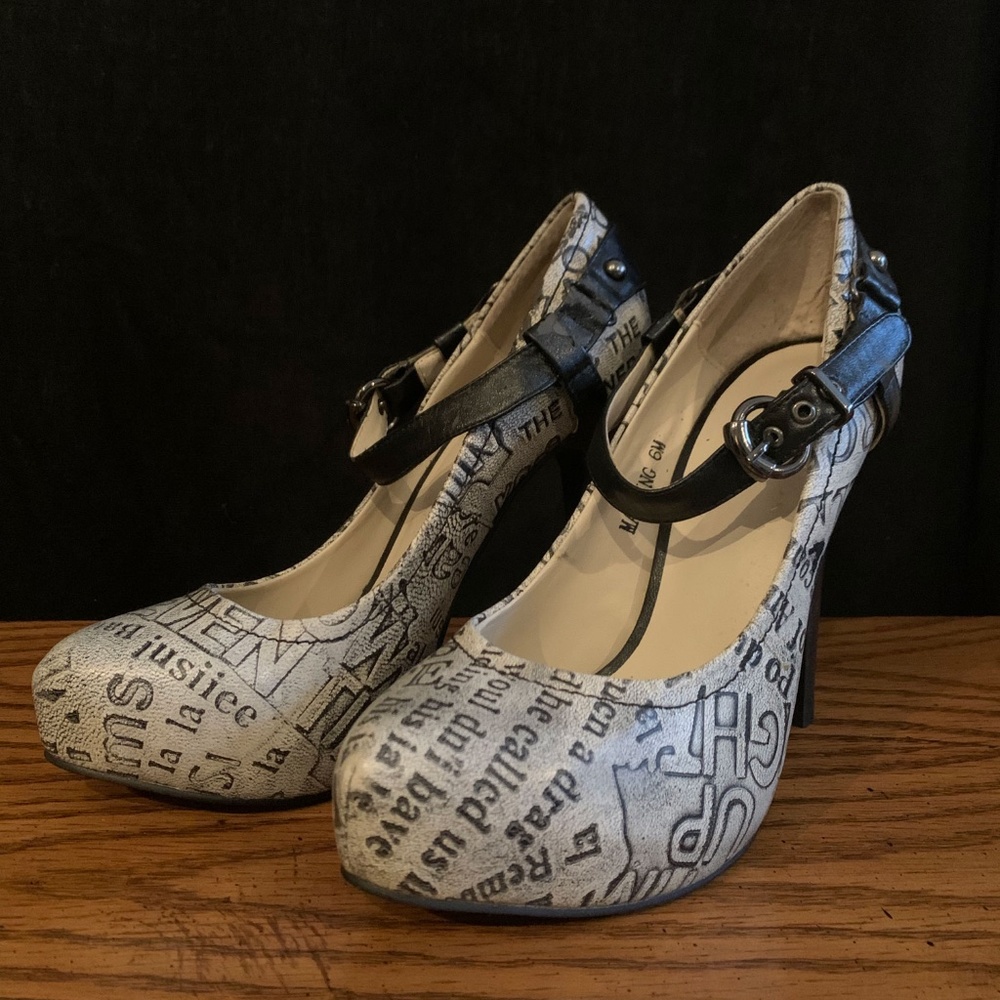 BAKERS White/Grey and Black Print Pumps
